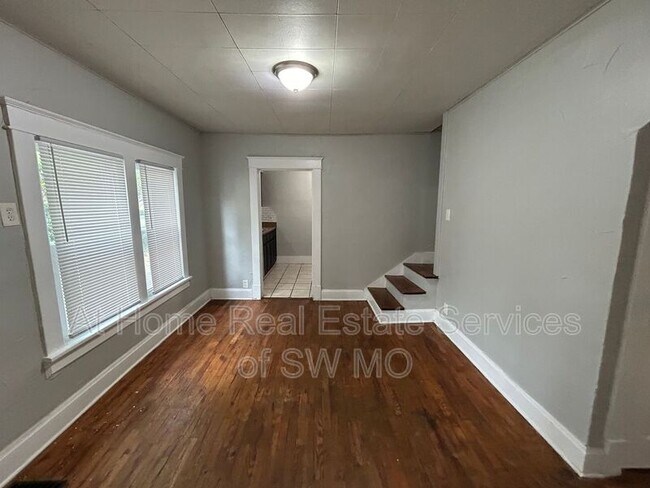 Building Photo - 822 S Fort Ave