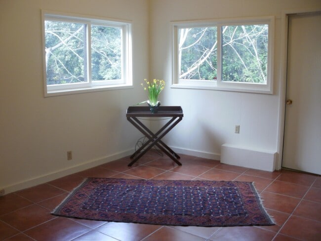 Building Photo - 58 Roble Rd