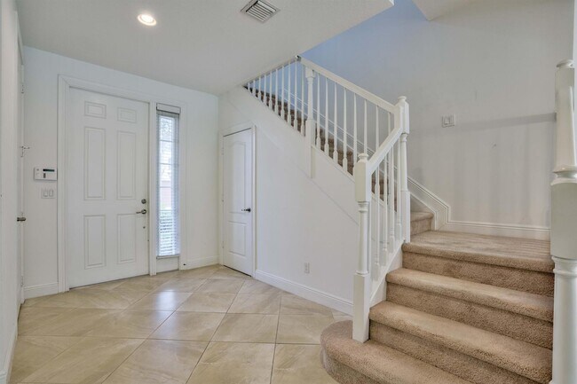 Building Photo - 119 Diamante Way