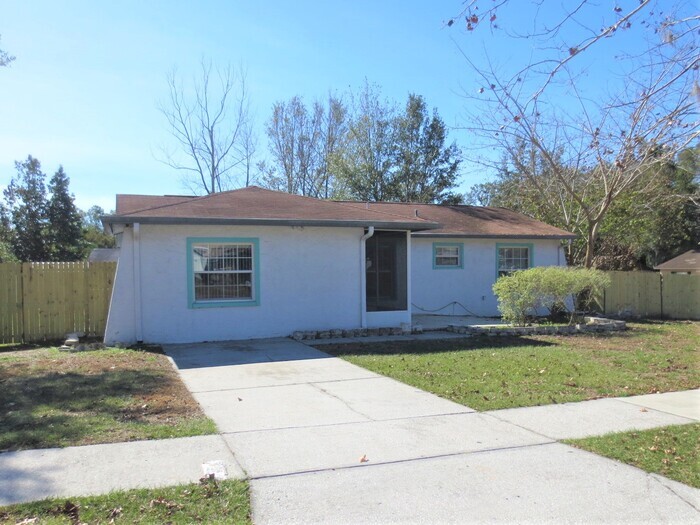 Primary Photo - Nice 3-bedroom, 2-bath house with fenced y...