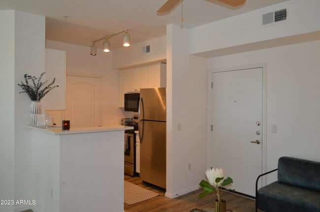 Building Photo - 1701 E Colter St