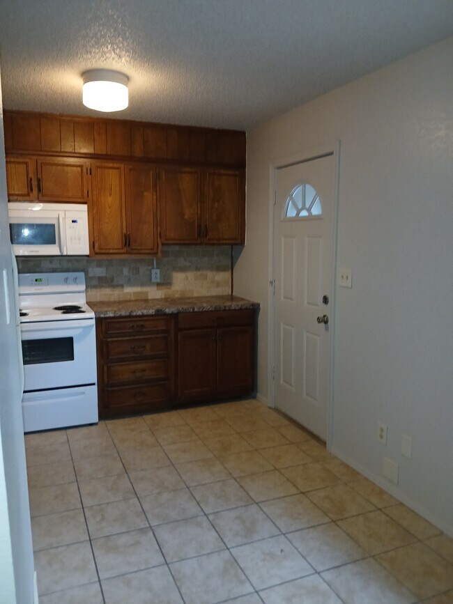 Foto del edificio - 2911 Featherston Avenue