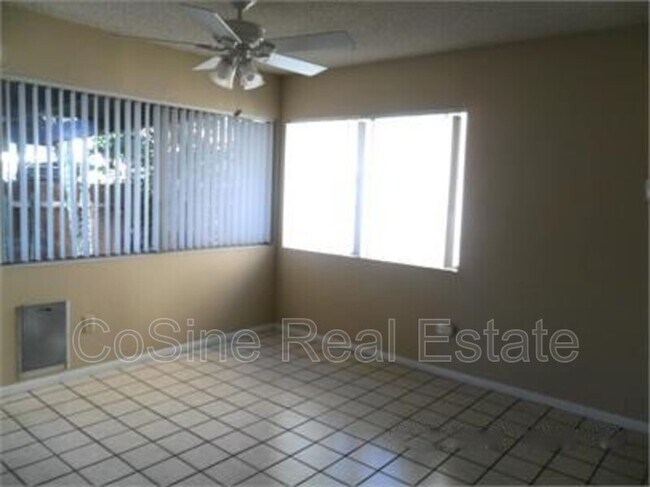 Building Photo - 10695 Esmeraldas Dr