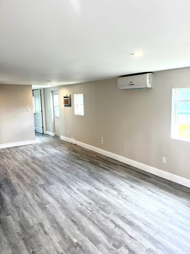 Building Photo - 7650 Ebson Dr