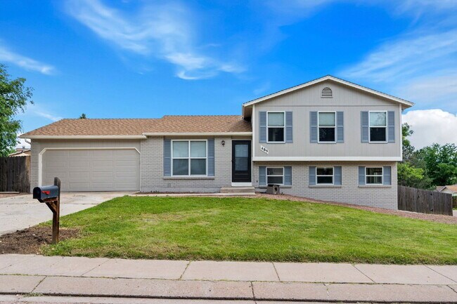 Foto del edificio - 465 Saddlemountain Rd