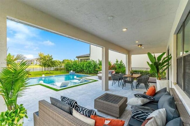 Building Photo - 4470 Gramercy Dr