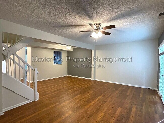 Foto del edificio - 323 Riverwalk Cir
