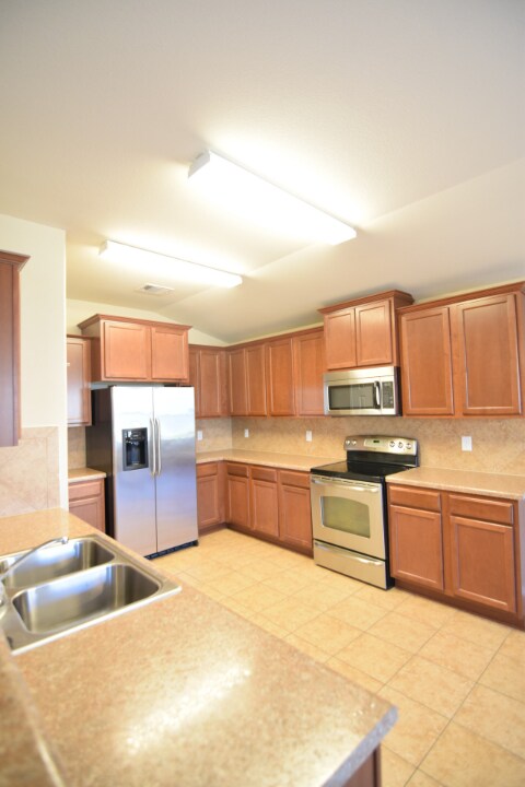 Foto del edificio - 5306 Bridgewood Dr