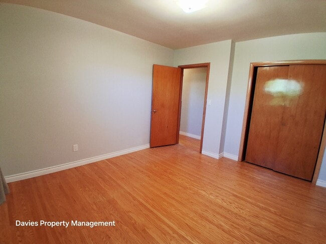 Building Photo - 9616-9146 146 St NW