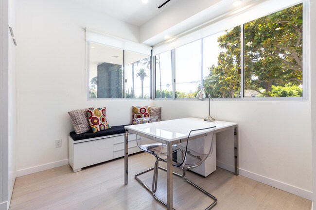 Foto del edificio - 838 N Doheny Dr