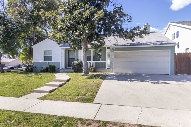 Foto del edificio - Charming 2-Bedroom Northridge Home with Pr...