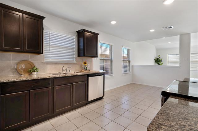 Foto del edificio - 914 Decker Dr