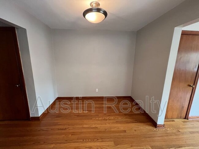 Building Photo - 5311 Jamieson Ave