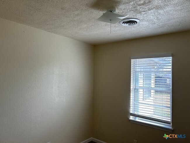 Building Photo - 1208 Ridgemont Dr