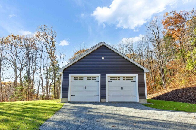 Foto del edificio - 231 Putnam Hill Rd