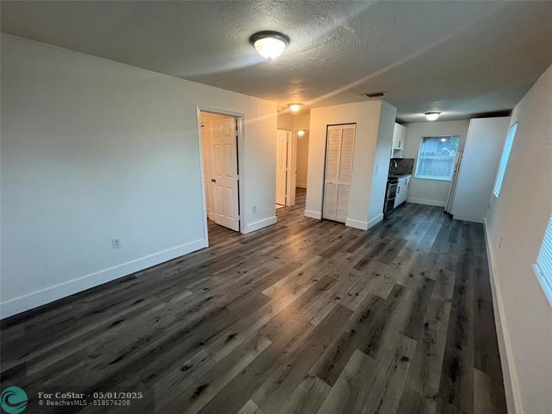 Foto principal - 242 NW 14th St