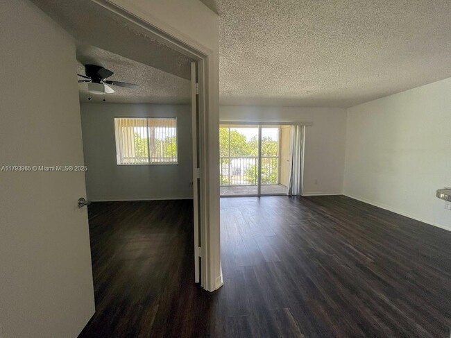 Foto del edificio - 420 S Park Rd