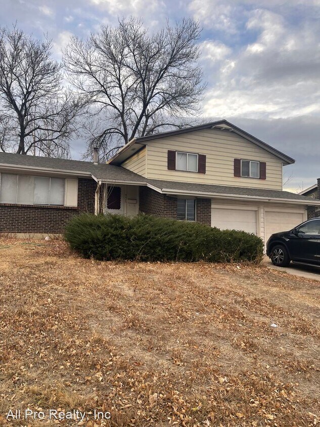 Primary Photo - 3 br, 2.5 bath House - 9215 Lowell Blvd