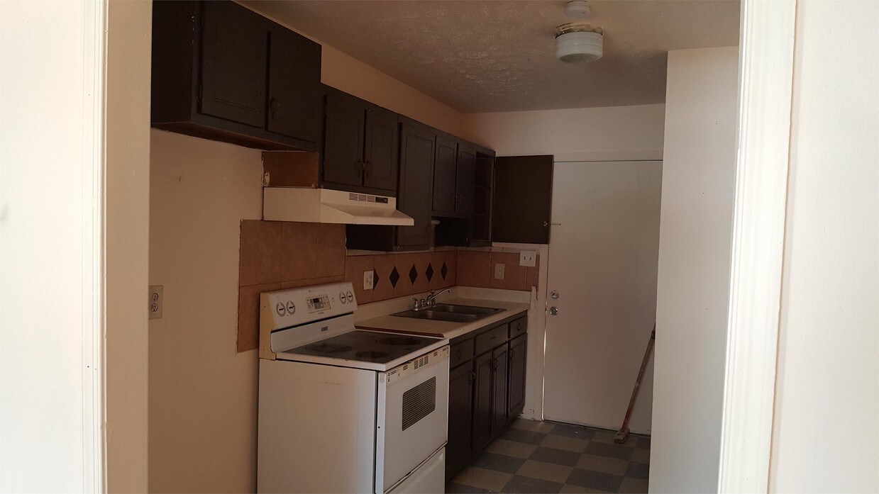 Building Photo - 1131 Southwood Dr