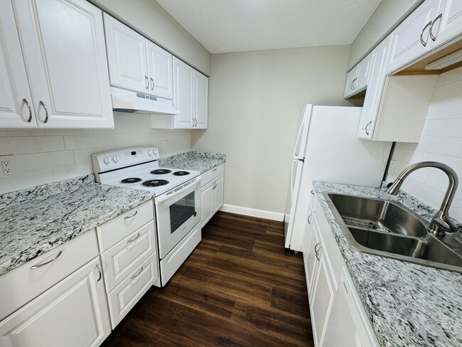 Building Photo - Creek Ridge Apartments