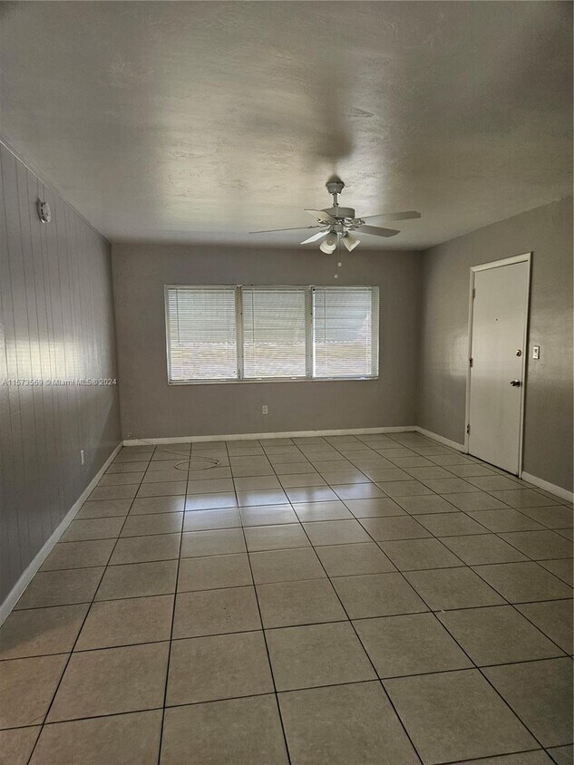 Foto principal - 2201 NE 172nd St