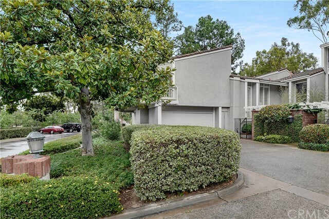 Building Photo - 8 Rocky Knoll
