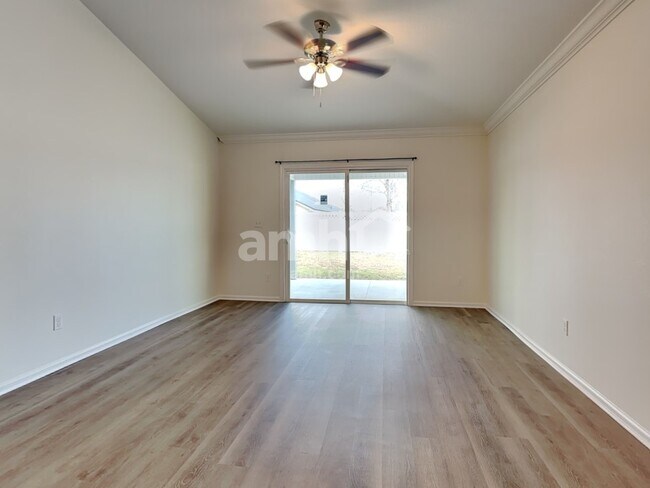 Building Photo - 636 Glendale Ln