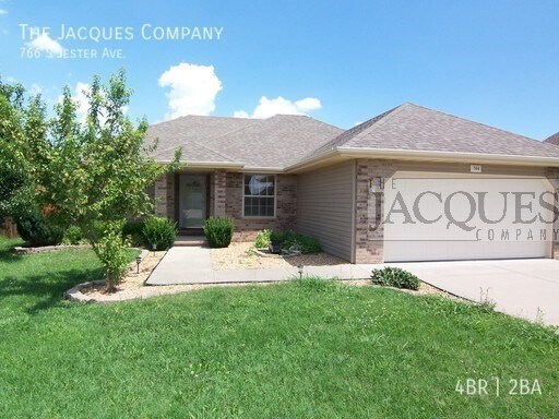 Primary Photo - Newer 4 Bedroom 2 Bath with Split Bedroom ...