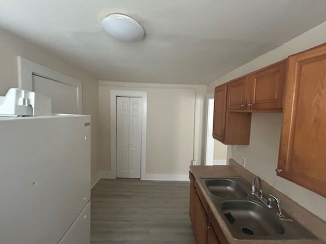 Building Photo - 420 W 31st St