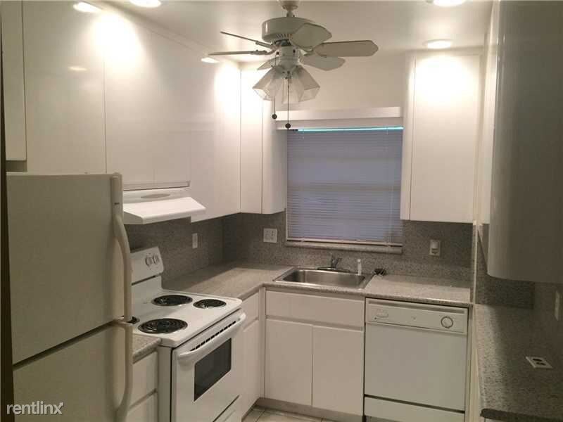 Building Photo - 200 Jacaranda Dr