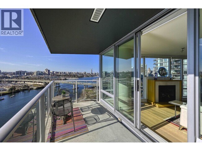 Building Photo - 8 Smithe Mews