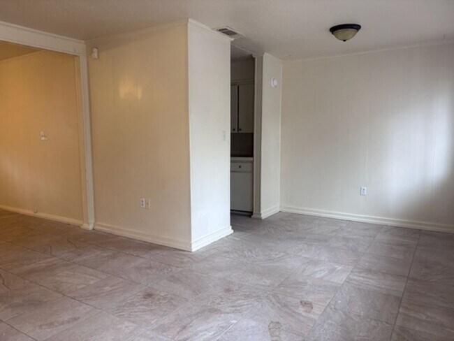 Foto del edificio - 1139 Wooddell Dr