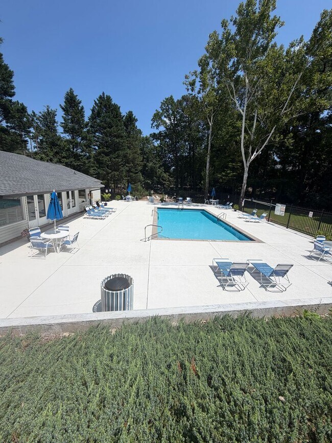 Foto del edificio - REMODELED NW RALEIGH 3 BEDROOM CONDO IN MARTINIQUE--SWIMMING POOL- UPDATED PRIMARY BATHROOM