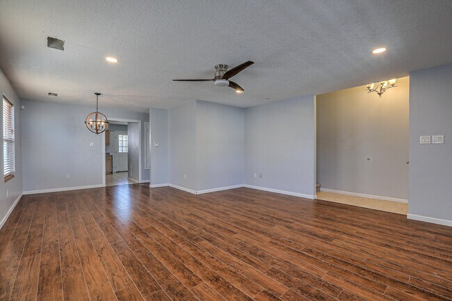 Building Photo - 4115 Rowe Ave NW
