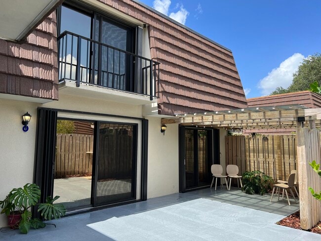 Building Photo - 308 3rd Ln