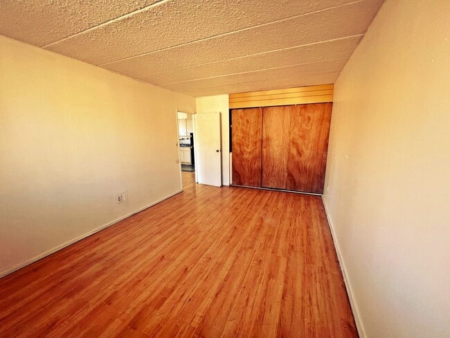 Building Photo - ***1 Bed RENT READY!  w/BALCONY & Elevator!