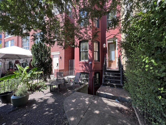 Photo - 2006 13th St NW (Washington, DC) Townhome