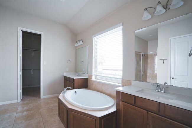 Building Photo - 29034 Canyon Oak Dr