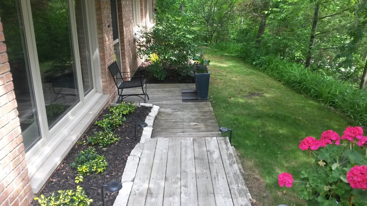 Entrance - 367 Tower Ct