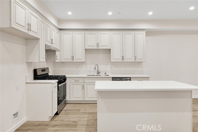 Foto del edificio - 569 E Cypress Ave