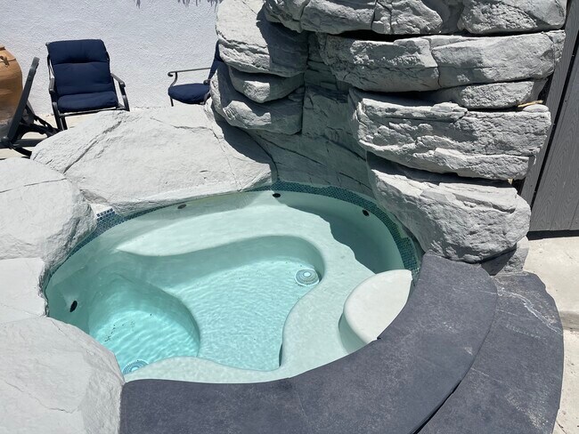 Spa - 723 10th St