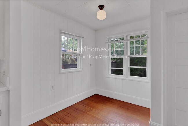Foto del edificio - Classic Portland Two Bedroom + Den/Office ...