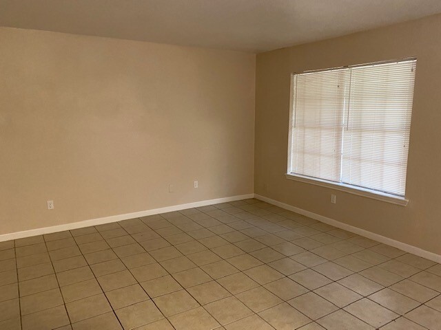 Building Photo - 3206 Lobit Dr