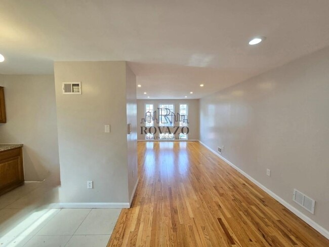 Building Photo - 542 S 20th St