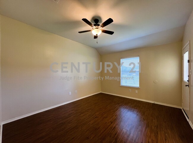 Foto del edificio - Charming 3/2 Fourplex Unit in Weatherford!