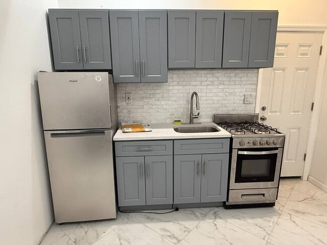 Foto del edificio - 246-04 Jericho Tpke