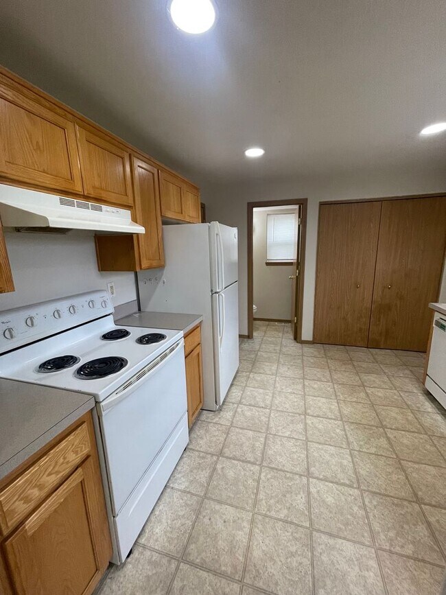 Foto del edificio - Move In Special! Enjoy $500.00 Off Your First Months Rent On This Freshly Updated Two Bedroom Pet...