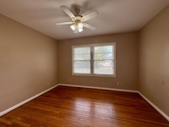 Building Photo - Single Family Home