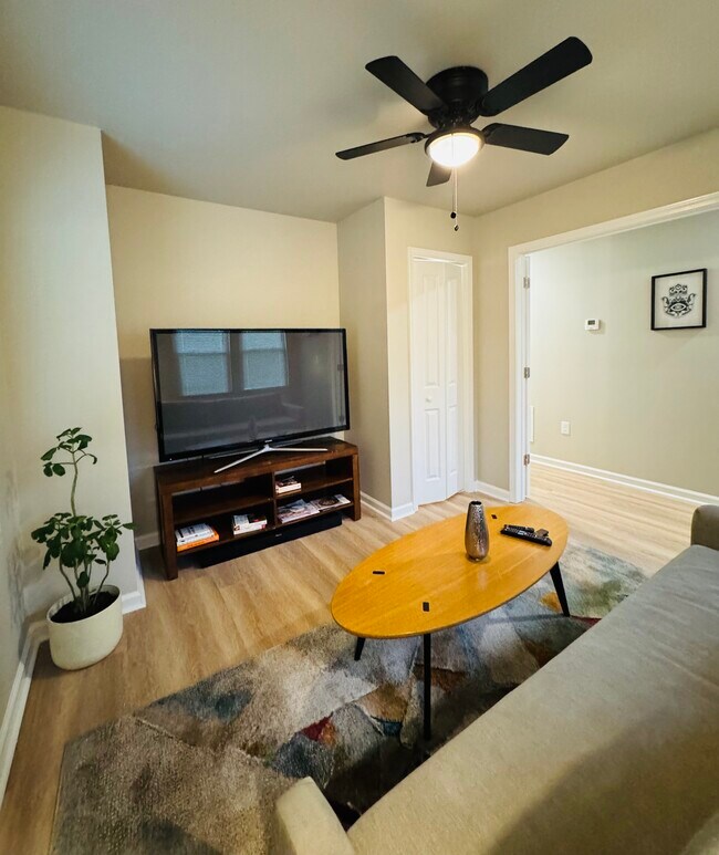 Foto del edificio - 2447 McAlpine Terrace