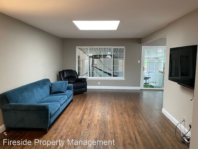 Building Photo - 3 br, 2 bath House - 2047 Leon Dr